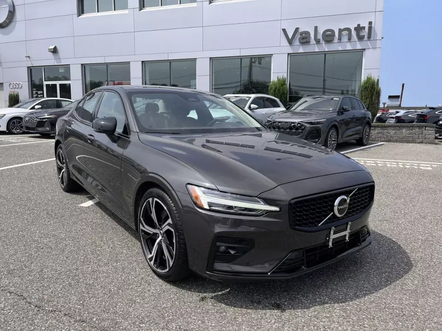 2025 Volvo S60 B5 Core photo 1