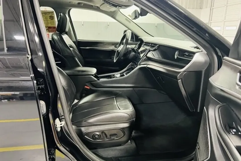 2023 Jeep Cherokee 4xe photo 1
