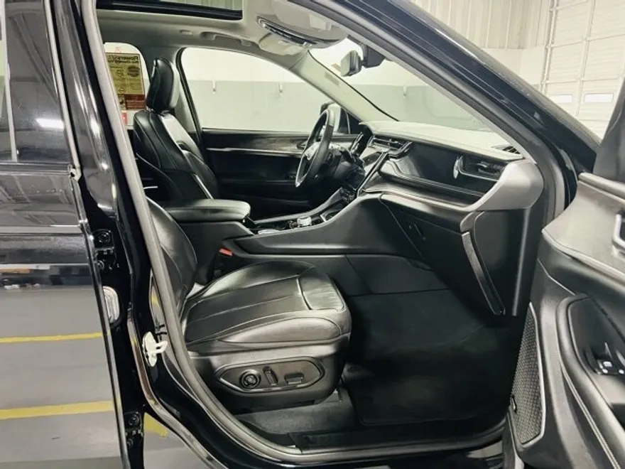 2023 Jeep Cherokee 4xe photo 1