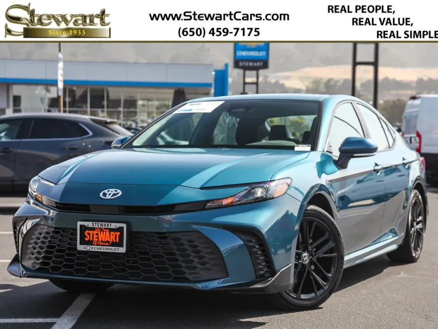 2025 Toyota Camry LE photo 1