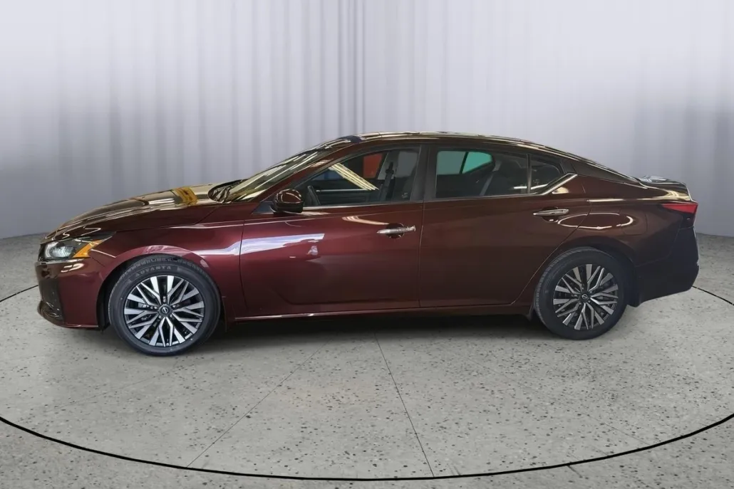 2023 Nissan Altima 2.5 SV photo 1