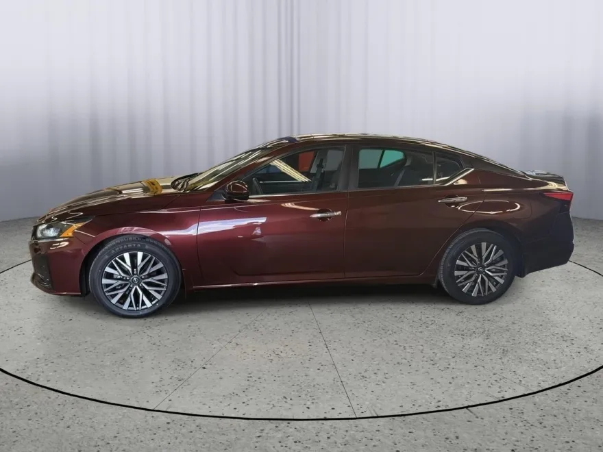 2023 Nissan Altima 2.5 SV photo 1
