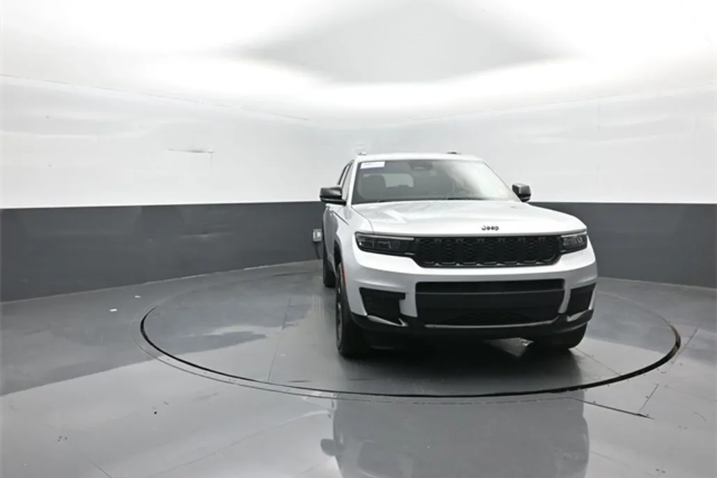 2024 Jeep Grand Cherokee Altitude photo 1