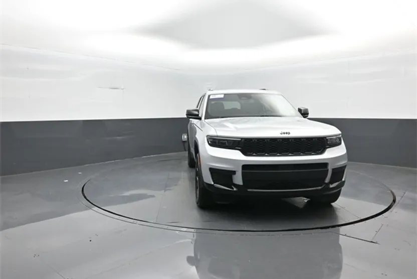 2024 Jeep Grand Cherokee Altitude photo 1