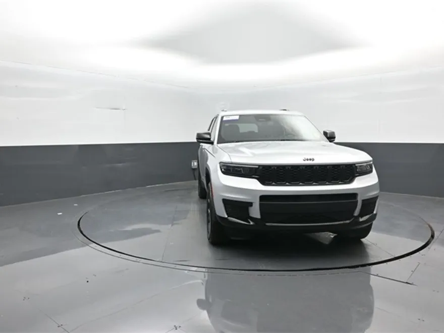 2024 Jeep Grand Cherokee Altitude photo 1