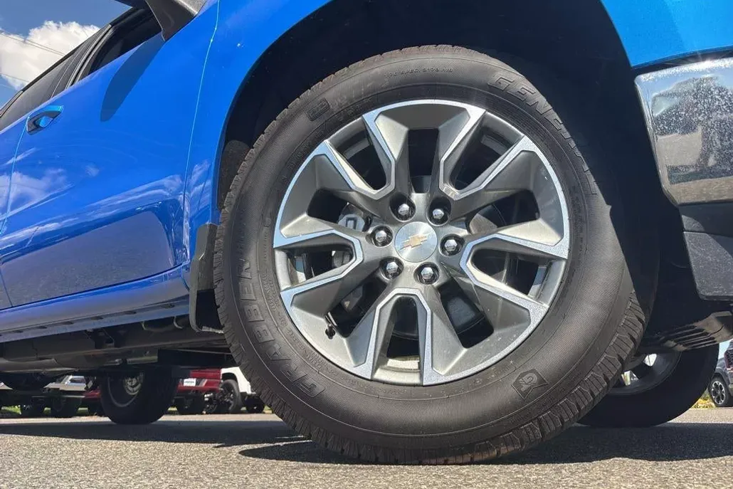 2025 Chevrolet Silverado 1500 LT photo 1