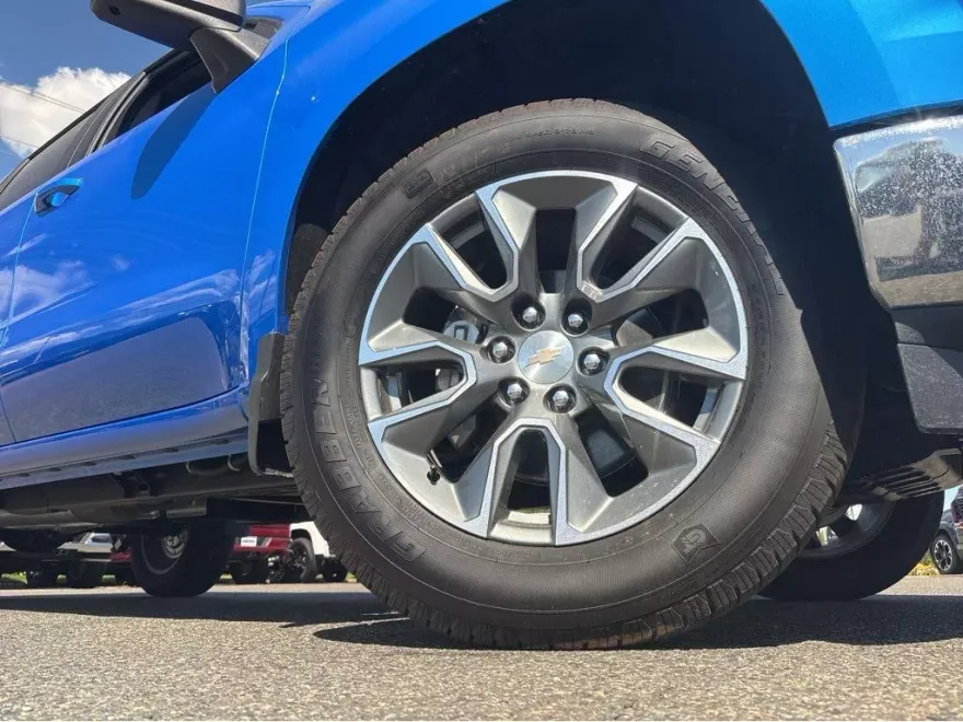 2025 Chevrolet Silverado 1500 LT photo 1