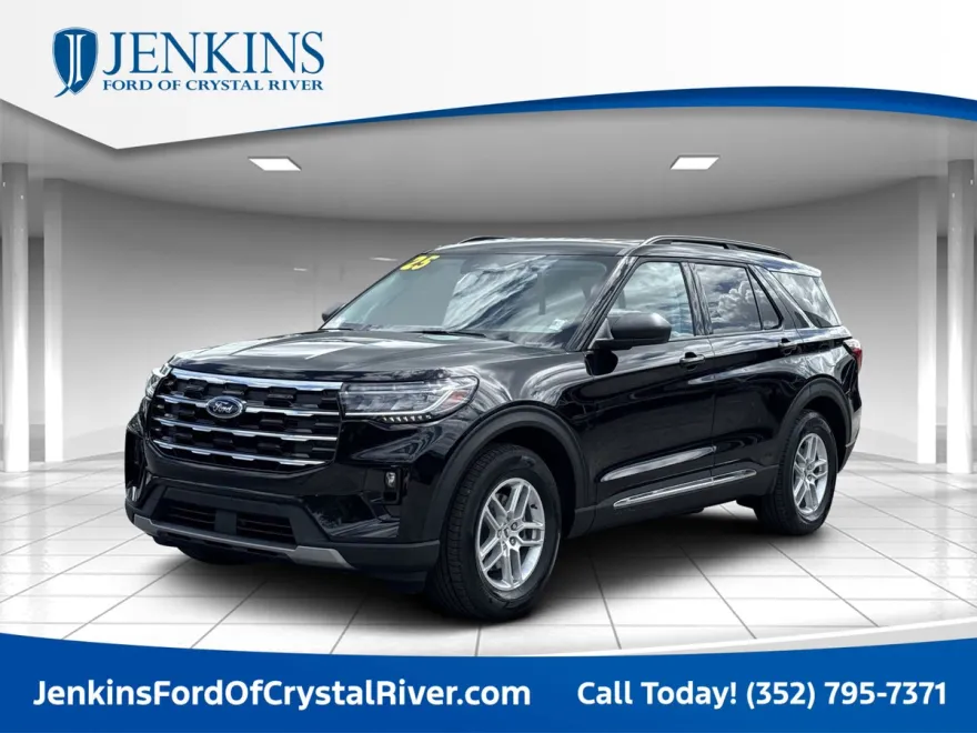 2025 Ford Explorer photo 1
