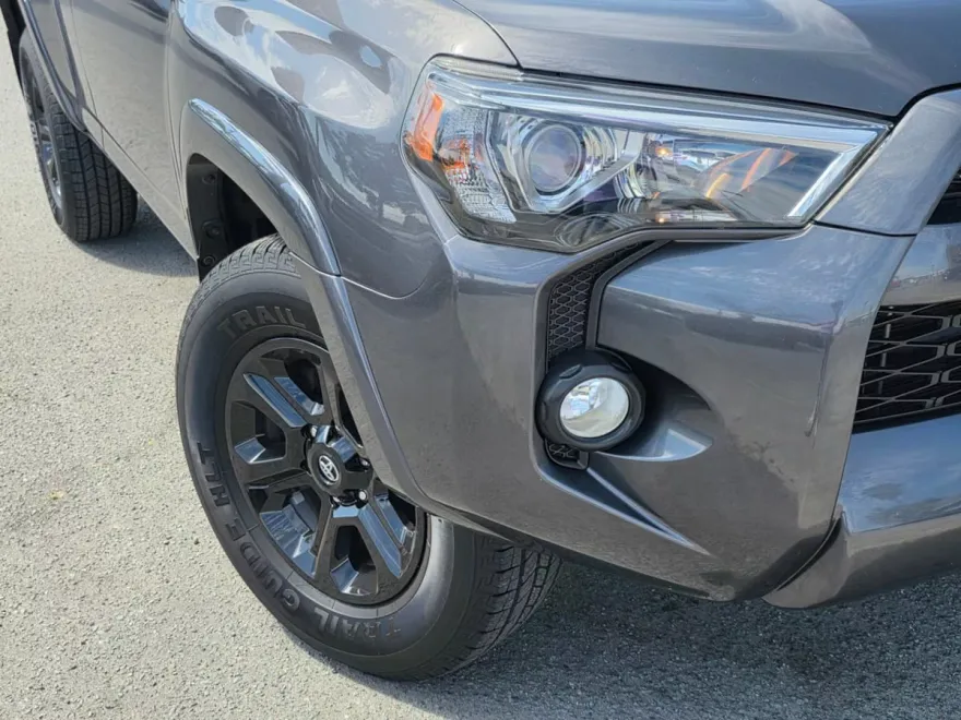 2018 Toyota 4Runner SR5 Premium photo 1