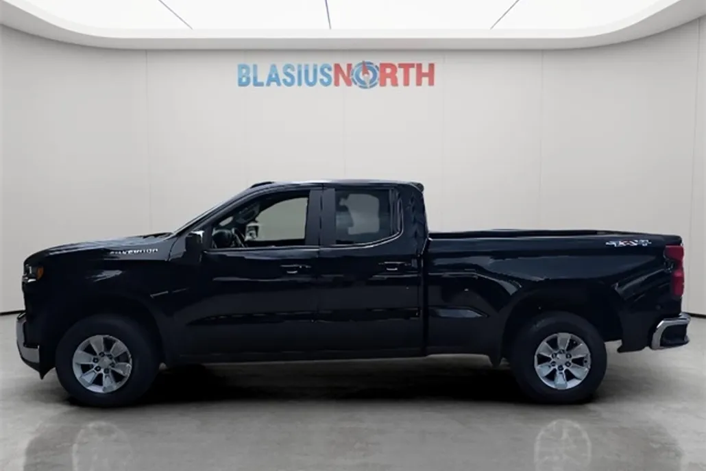 2022 Chevrolet Silverado 1500 LT photo 1