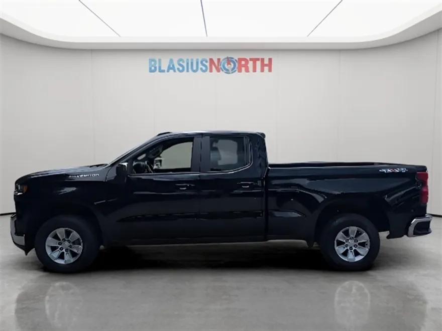 2022 Chevrolet Silverado 1500 LT photo 1