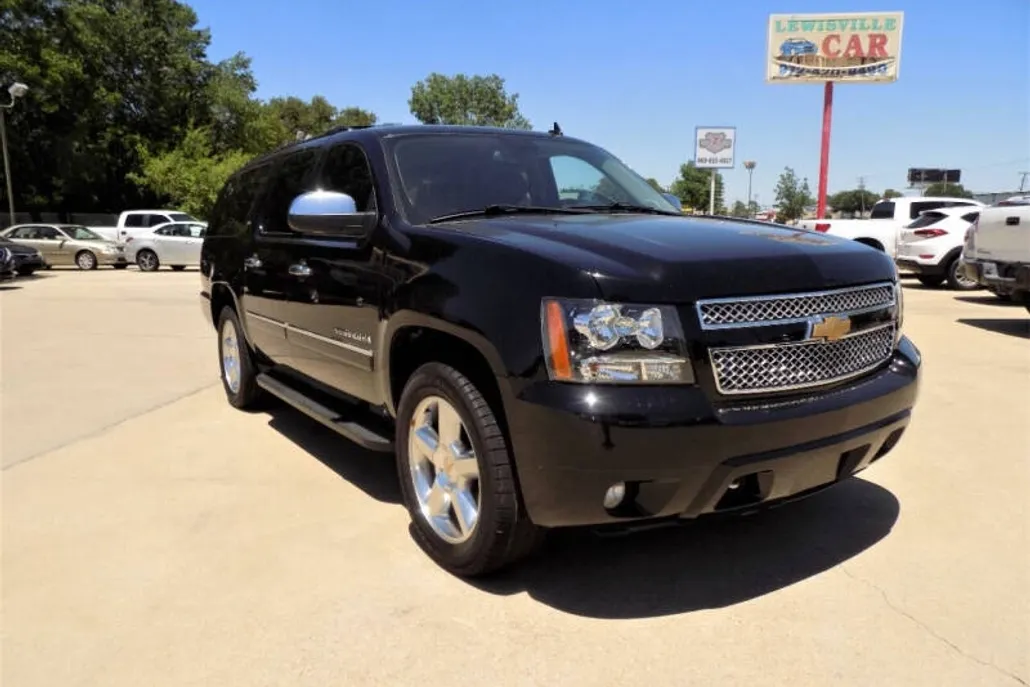 2013 Chevrolet Suburban LTZ photo 1