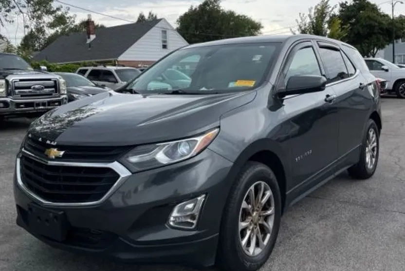 2018 Chevrolet Equinox LT photo 1