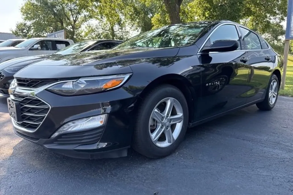 2023 Chevrolet Malibu 1LT photo 1