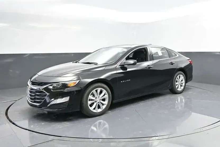 2024 Chevrolet Malibu 1LT photo 1