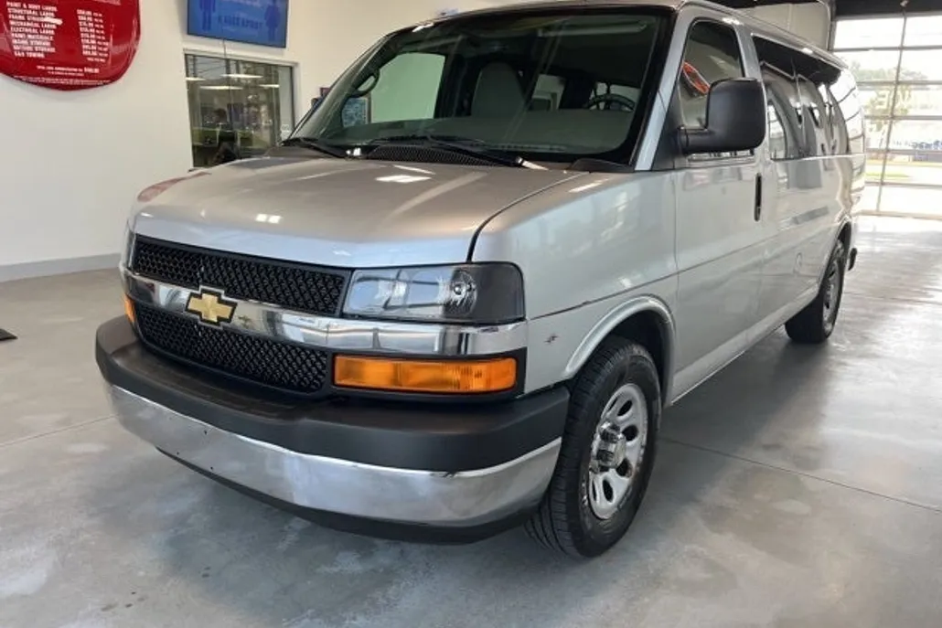 2011 Chevrolet Express 1500 LT photo 1