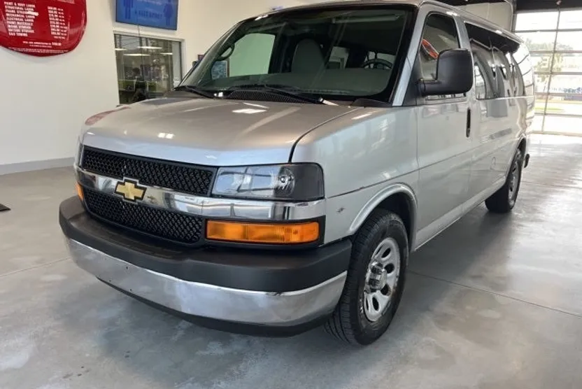 2011 Chevrolet Express 1500 LT photo 1