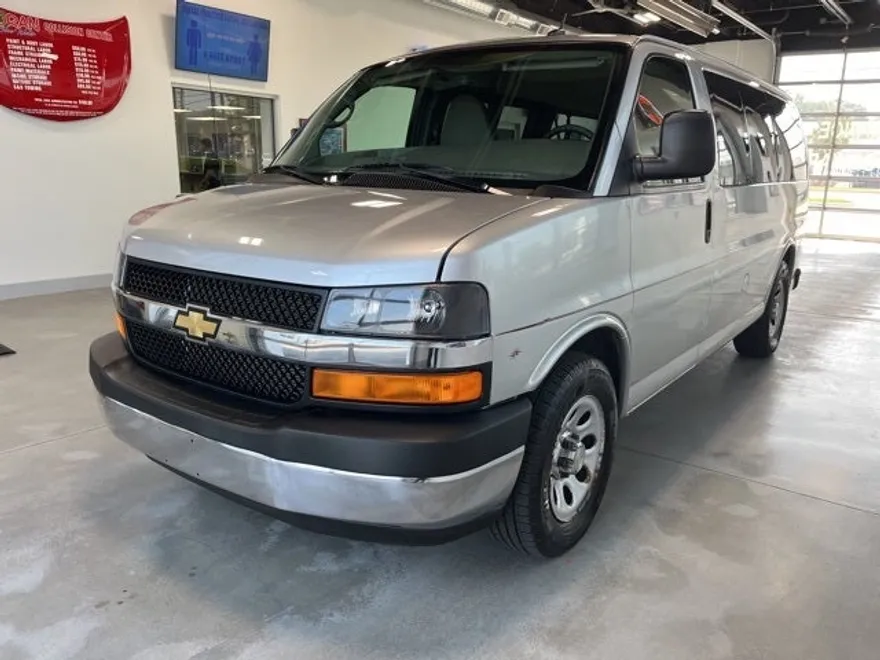 2011 Chevrolet Express 1500 LT photo 1