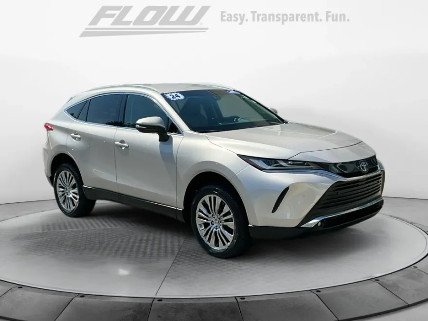 2024 Toyota Venza XLE photo 1