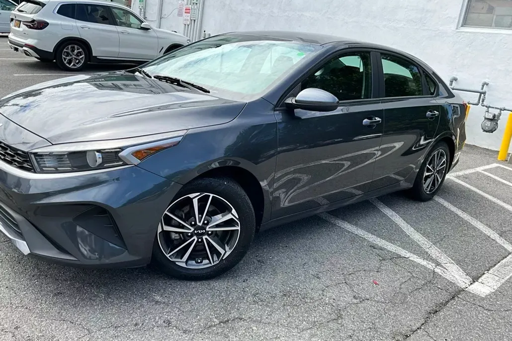 2023 Kia Forte LXS photo 1