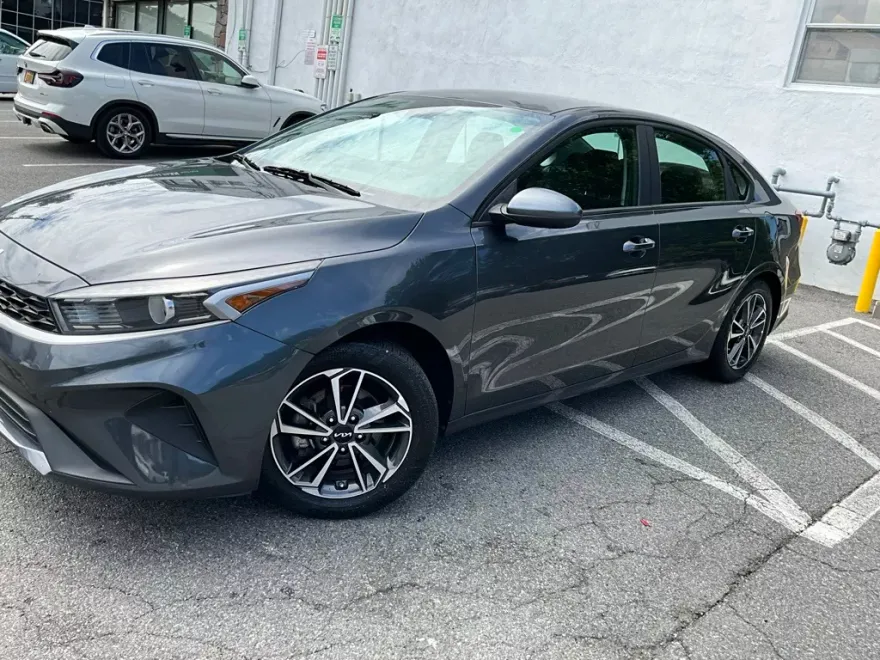 2023 Kia Forte LXS photo 1
