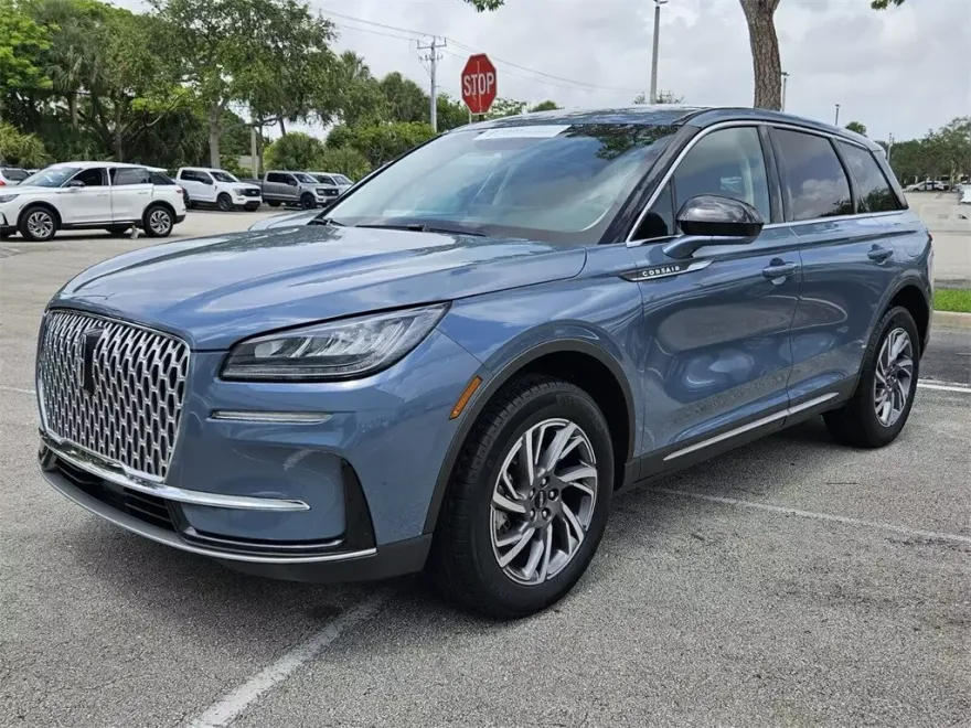 2023 Lincoln Corsair Standard photo 1