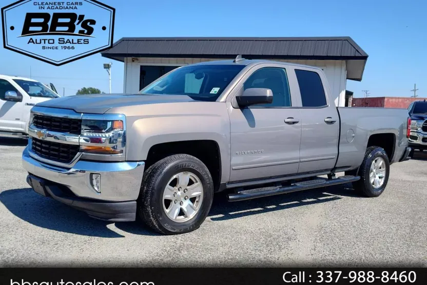 2017 Chevrolet Silverado LT photo 1