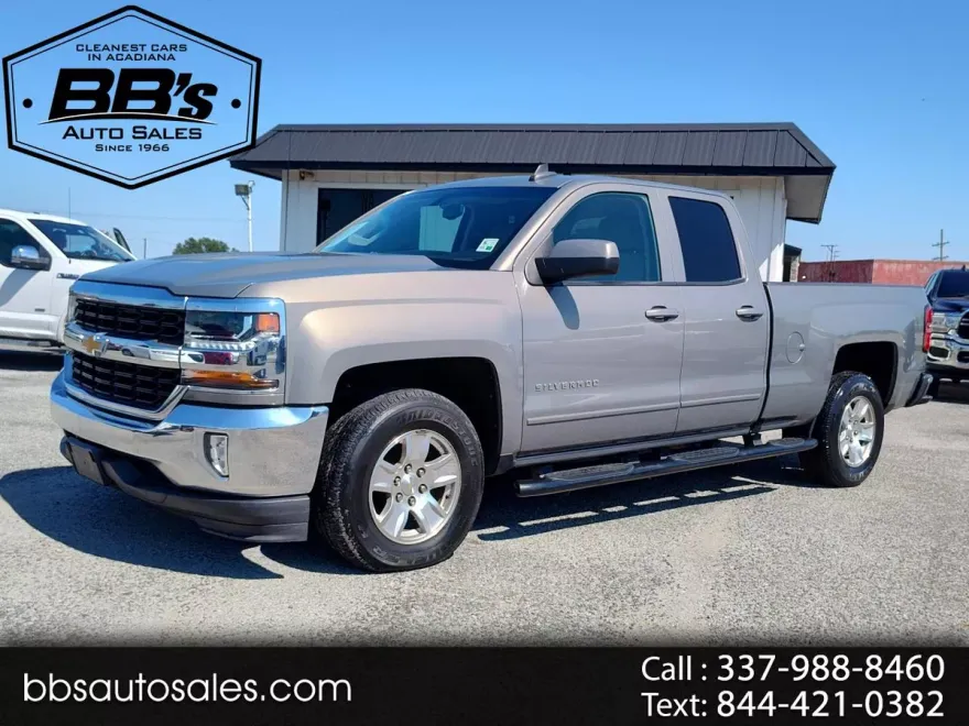 2017 Chevrolet Silverado LT photo 1