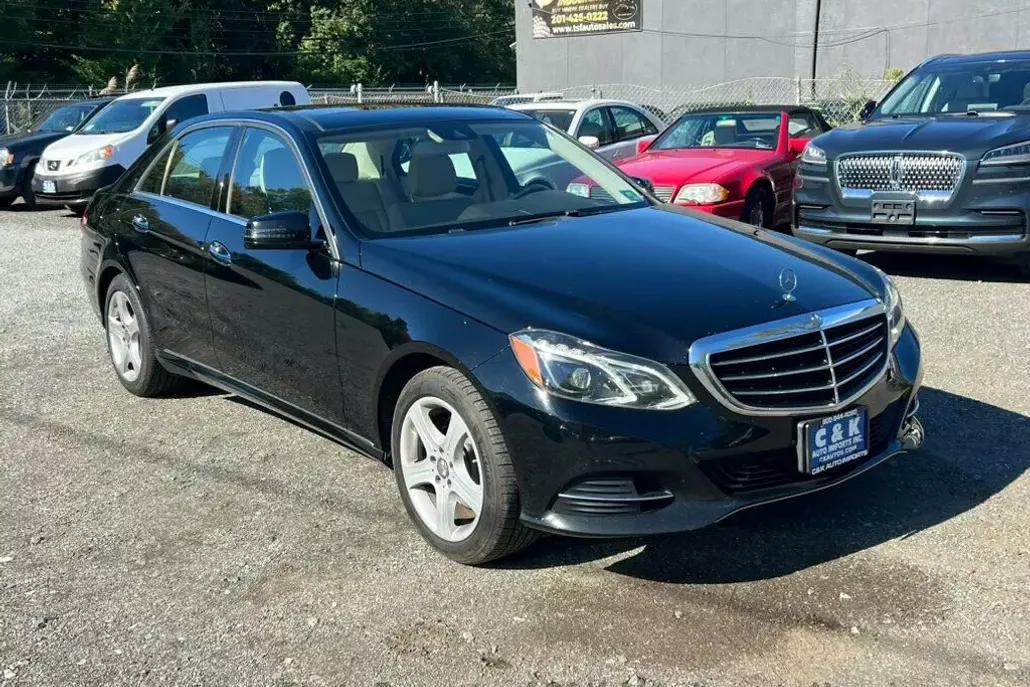 2016 Mercedes Benz E photo 1