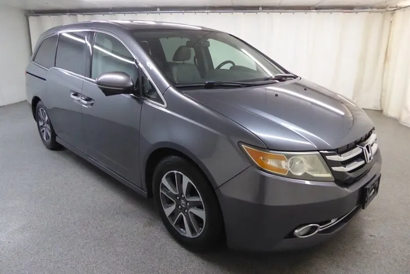 2014 Honda Odyssey Touring photo 1