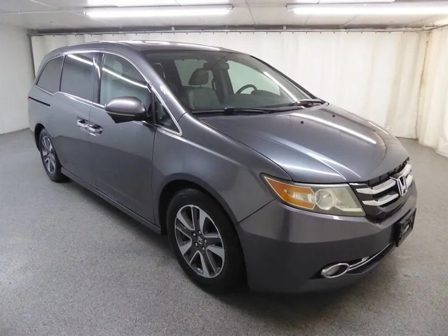 2014 Honda Odyssey Touring photo 1