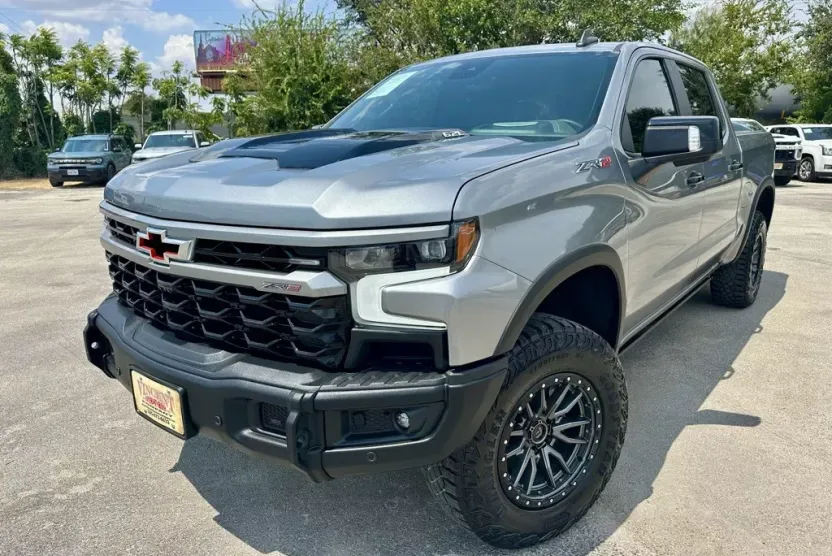 2024 Chevrolet Silverado 1500 ZR2 photo 1