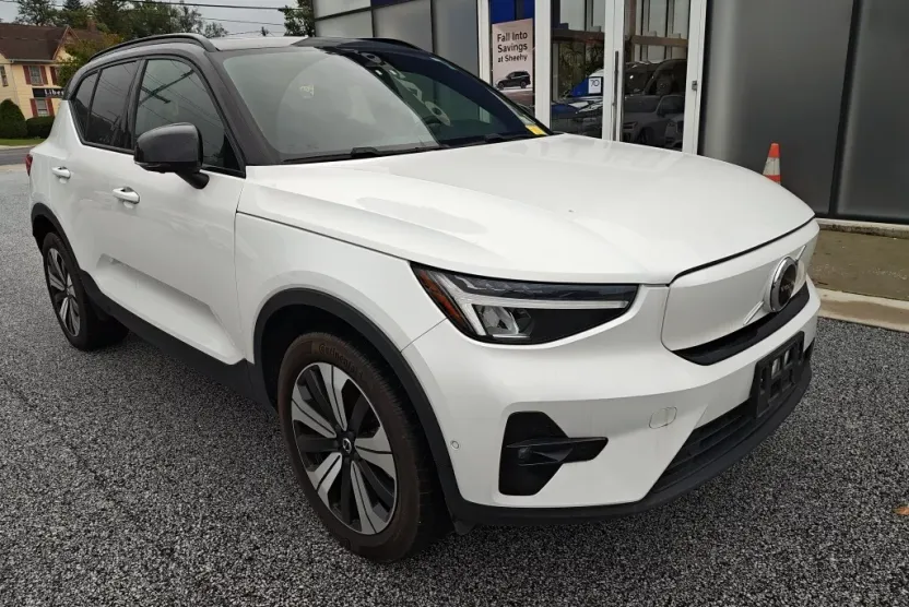 2023 Volvo XC40 Recharge Twin Plus photo 1