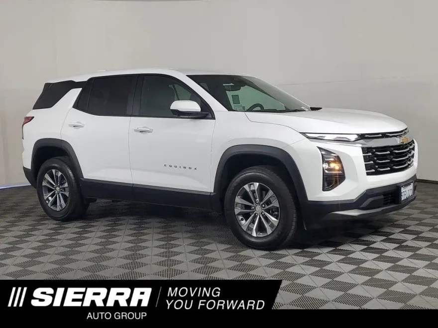 2025 Chevrolet Equinox LT photo 1