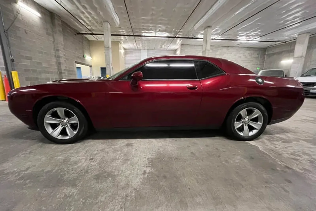2017 Dodge Challenger SXT photo 1