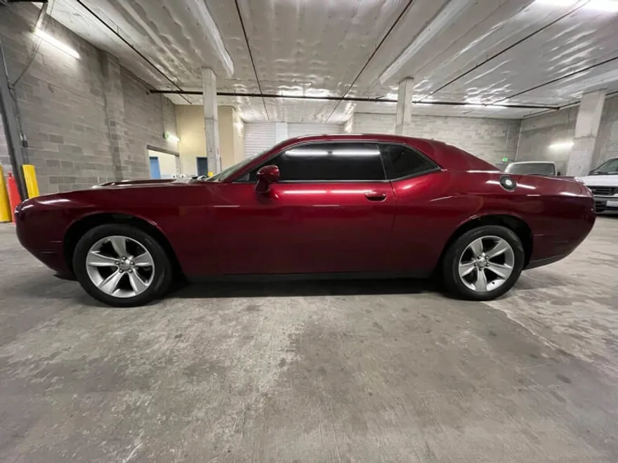 2017 Dodge Challenger SXT photo 1