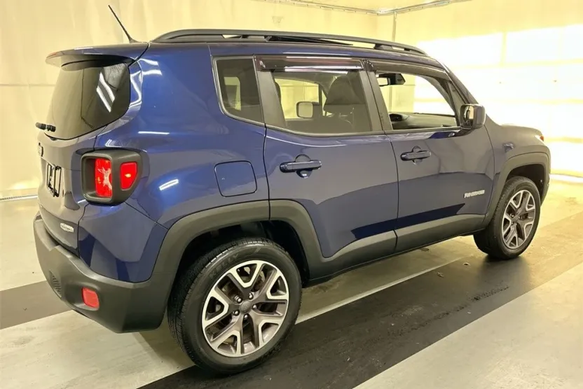 2016 Jeep Renegade Latitude photo 1