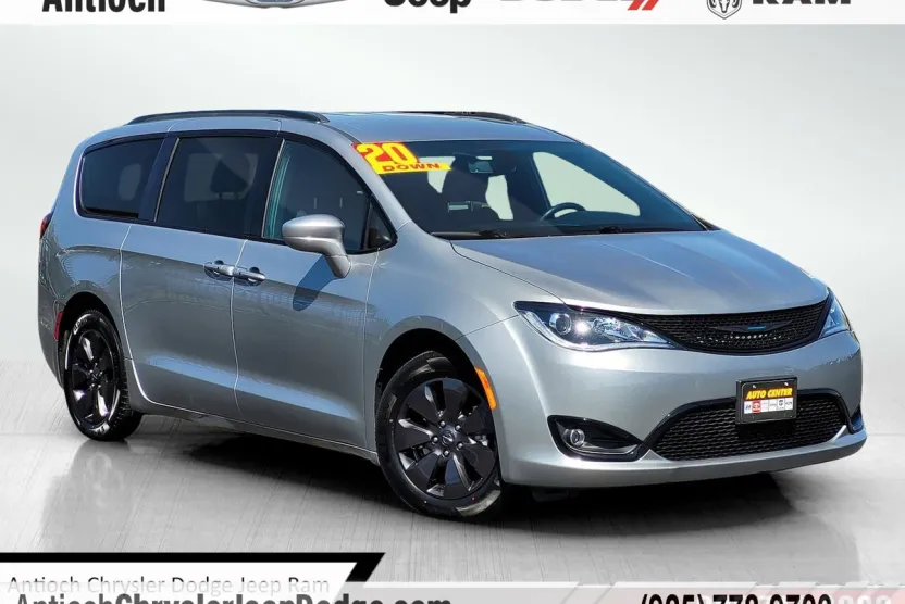 2020 Chrysler Pacifica Hybrid Touring L photo 1