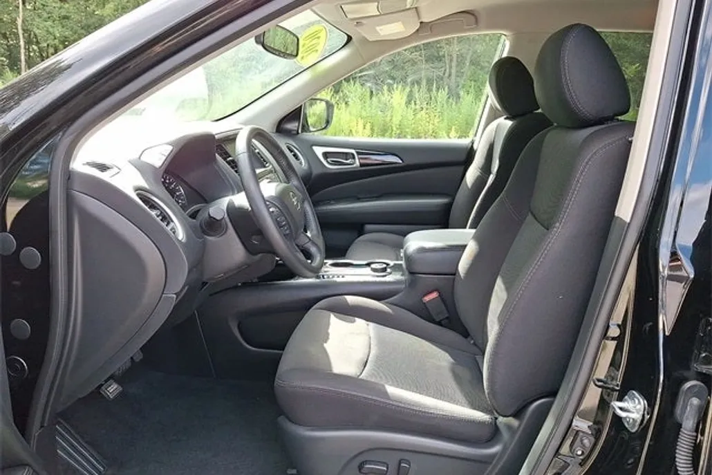 2020 Nissan Pathfinder SV photo 1