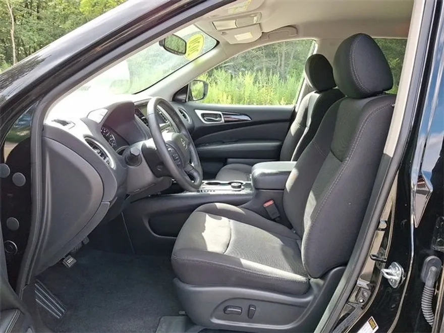 2020 Nissan Pathfinder SV photo 1