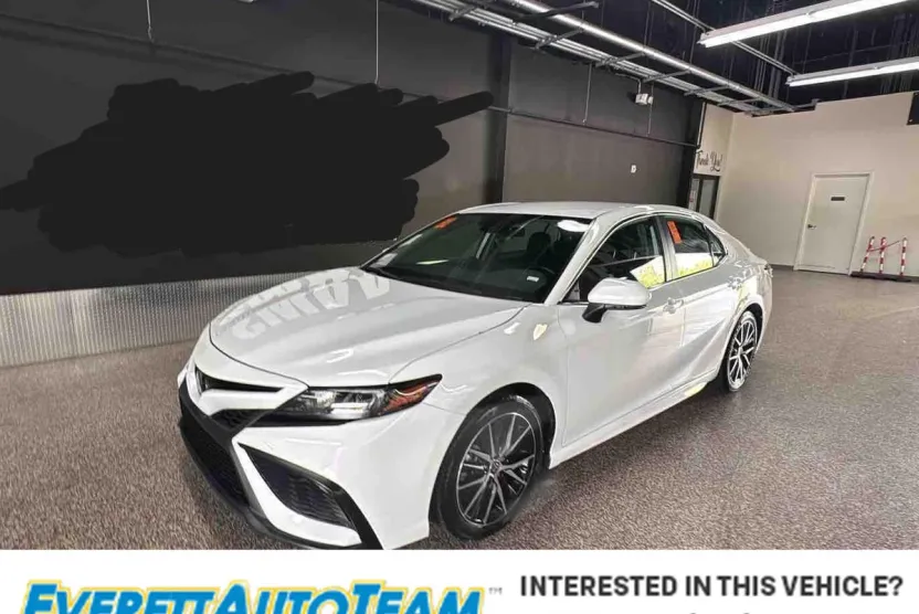 2024 Toyota Camry SE photo 1
