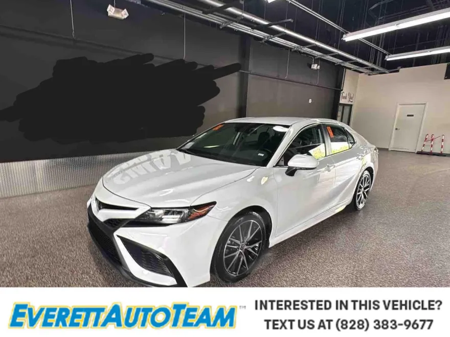 2024 Toyota Camry SE photo 1