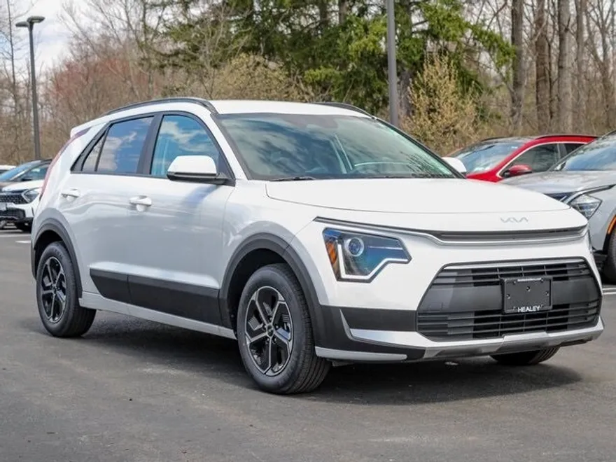 2025 Kia Niro LX photo 1