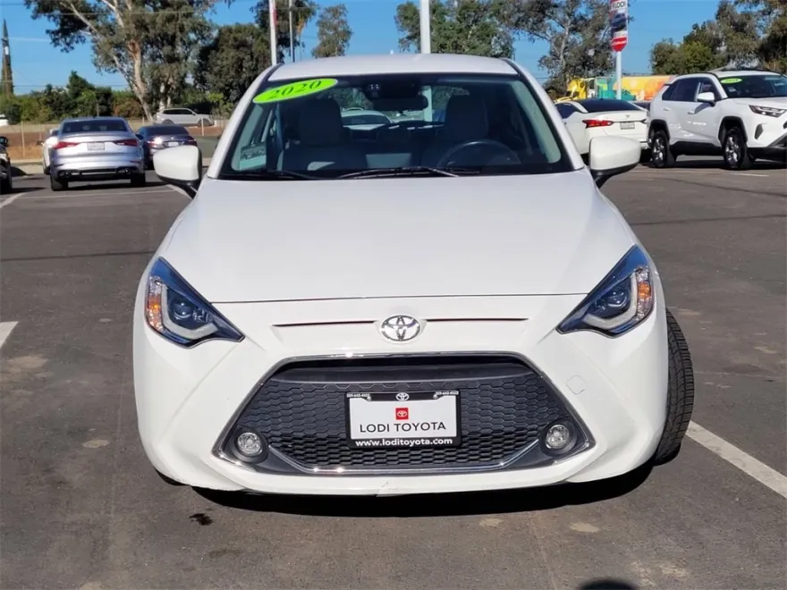 2020 Toyota Yaris XLE photo 1