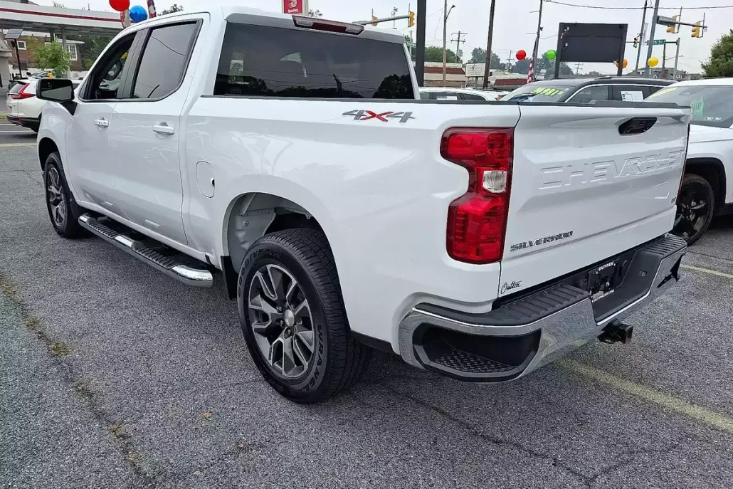 2023 Chevrolet Silverado 1500 LT photo 1