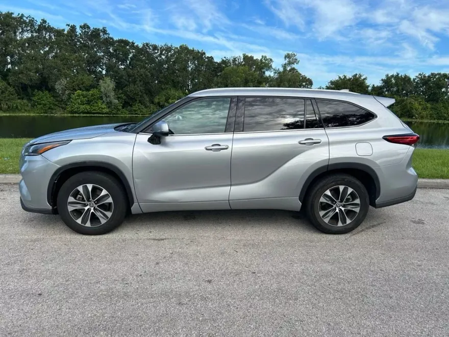 2021 Toyota Highlander Hybrid XLE photo 1