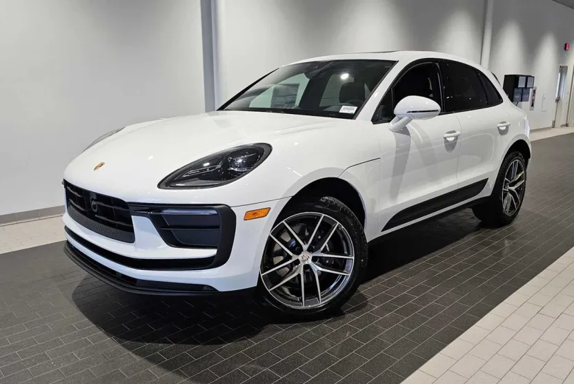 2025 Porsche Macan Base photo 1