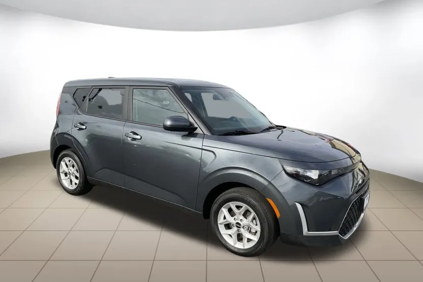 2024 Kia Soul LX photo 1