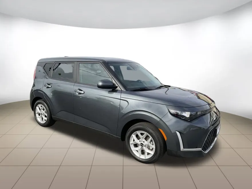 2024 Kia Soul LX photo 1