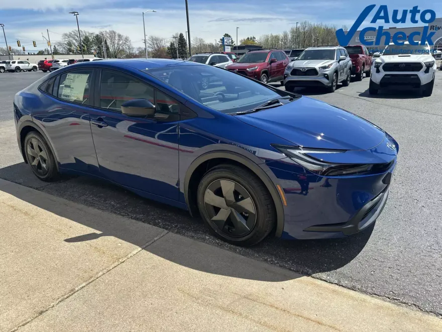 2025 Toyota Prius LE photo 1
